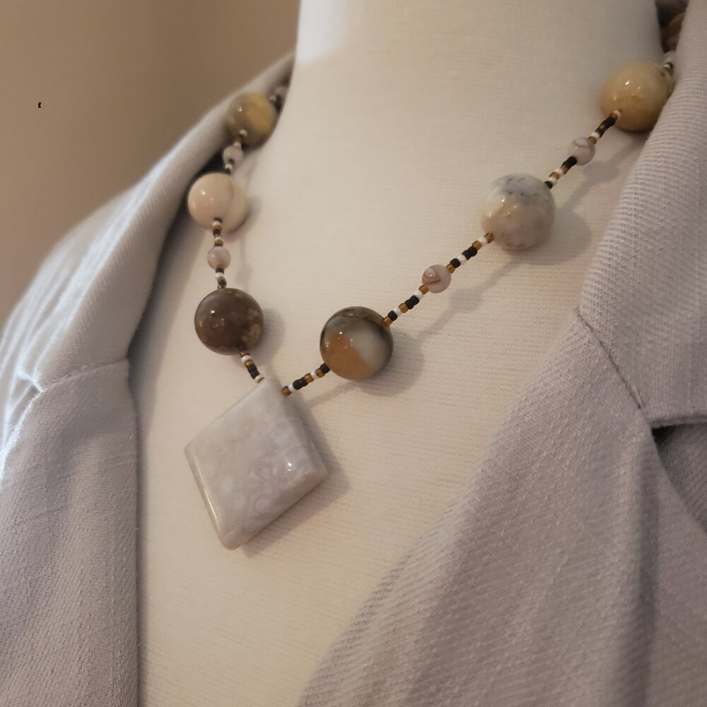 Kriaytions Stone Pendant Necklace NEW